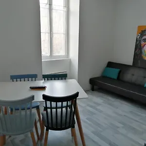 Appartement Studio Centre De Entre Sarlat Et Roquamadour à La Nuité